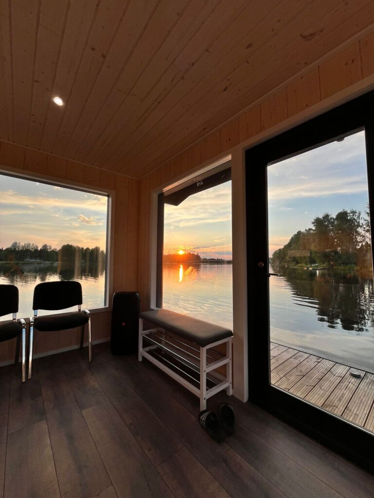 Saunalautta rannassa oulu
